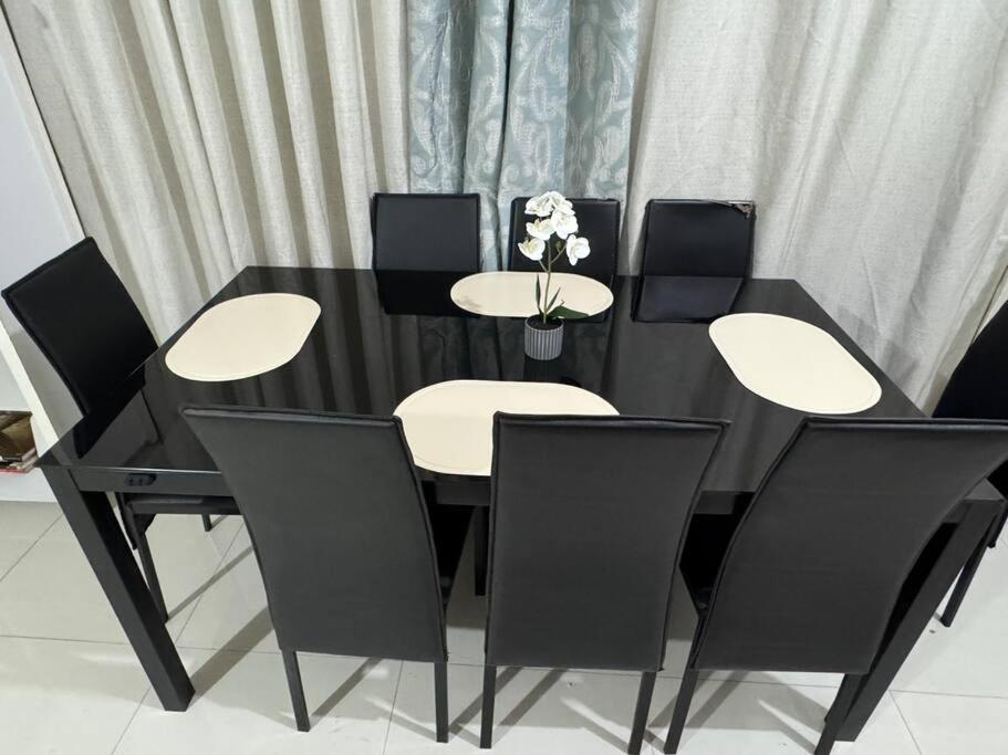 Apartment Budget In 81 Newport Near Terminal 1 Bedroom C6-3h Manila