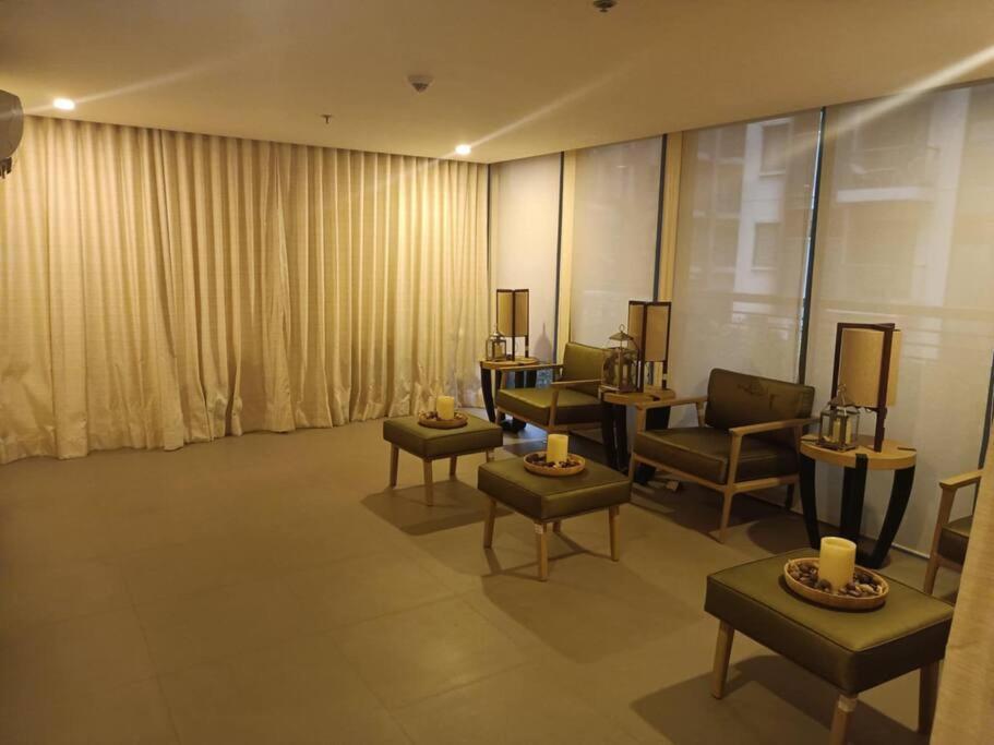 Budget In 81 Newport Near Terminal 1 Bedroom C6-3h * Manila