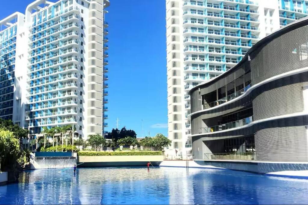 2 Bedrooms Penthouse In Azure Paranaque *