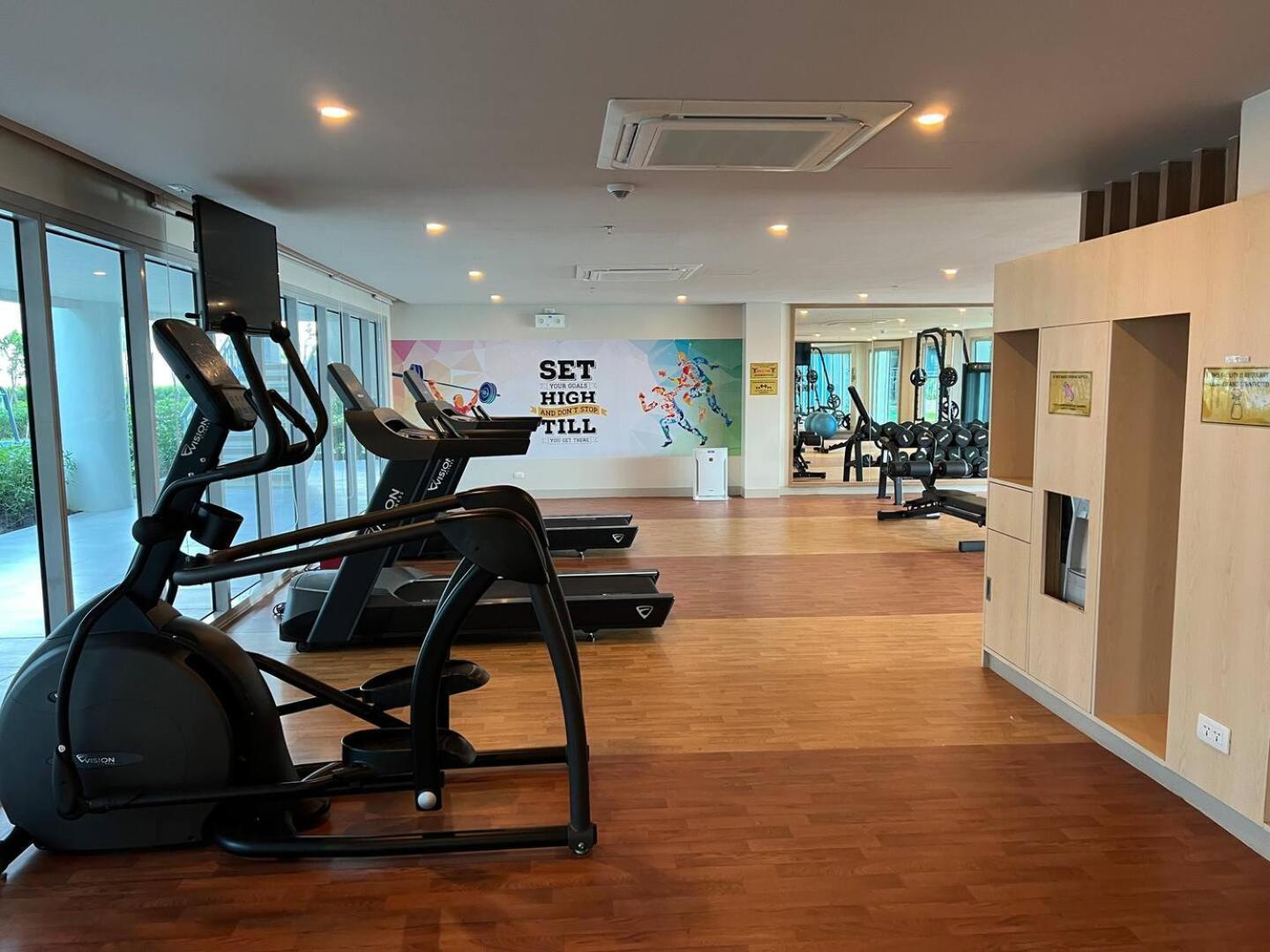 Apartment Luxurious 1 Bedroom Facing Bay Sunset Nearby Okada Moa Solaire Ayala Malls