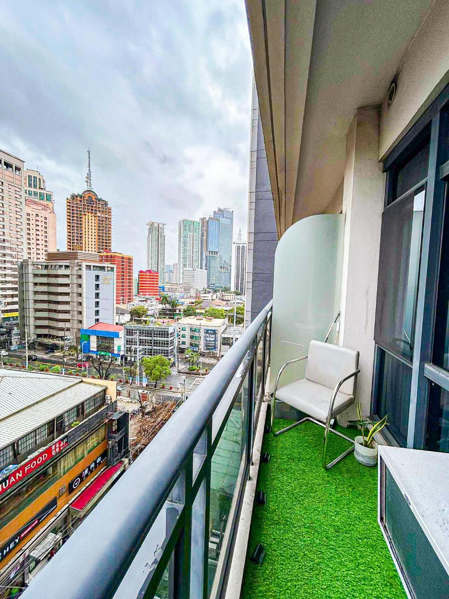 Apartment In Makati With Fast Wifi, Free Pool, Netflix And Own Balcony Manila