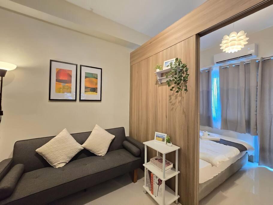 Apartment 1br Unit Condotel W Balcony Fame Residences #fm58 Manila