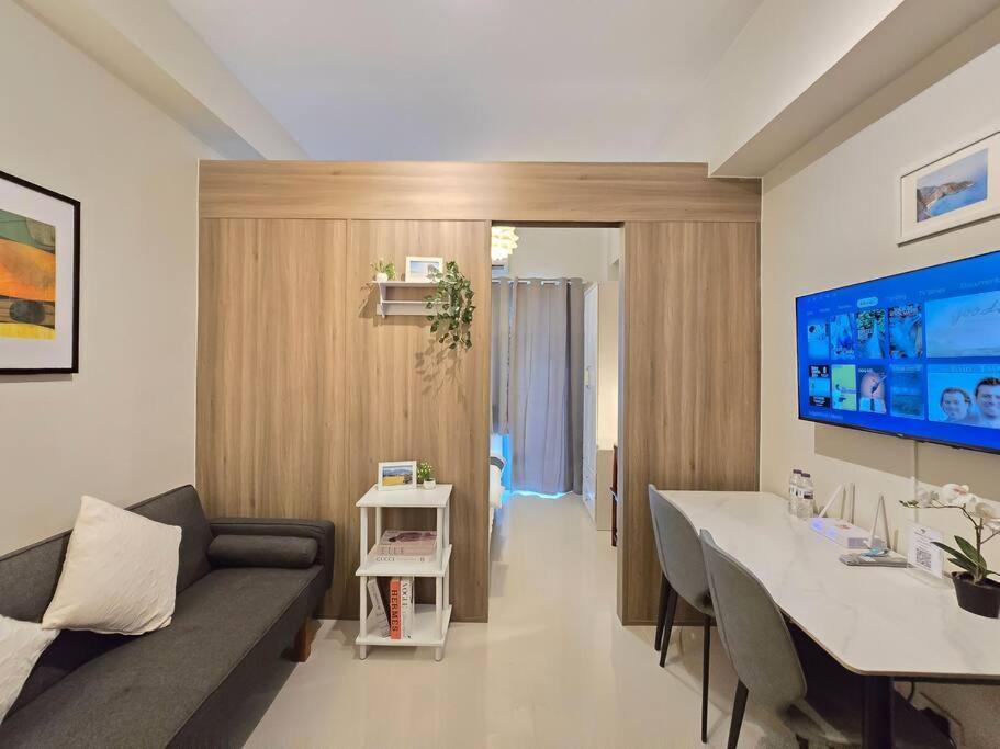 Apartment 1br Unit Condotel W Balcony Fame Residences #fm58 *