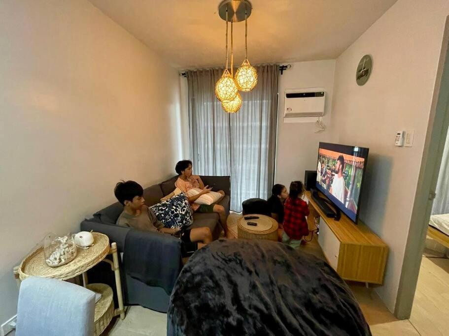 Summer Vibe At The Heart Of Taguig City! Apartment