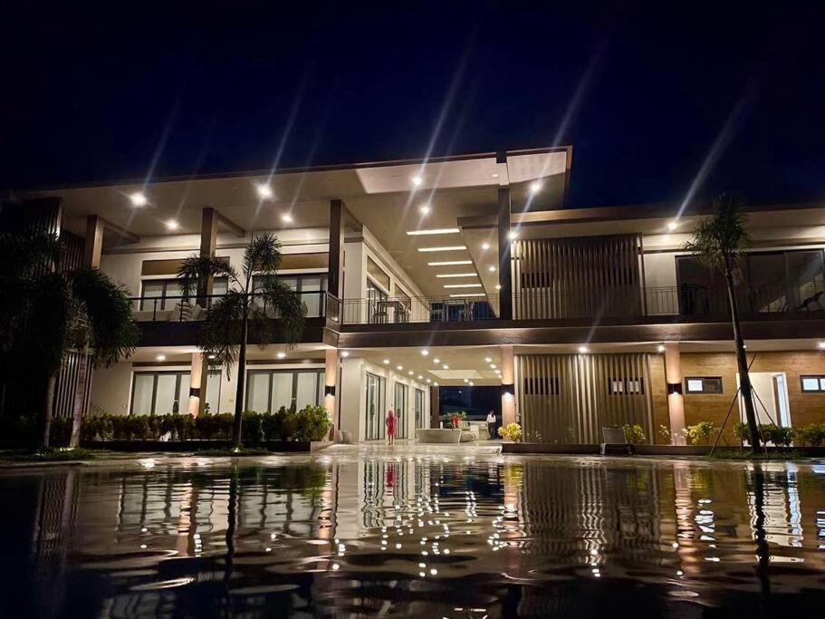 Apartment Summer Vibe At The Heart Of Taguig City!