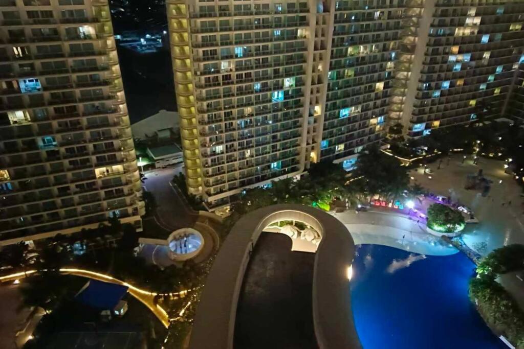 Promo 2-br Penthouse With Pool And View In Azure * Manila