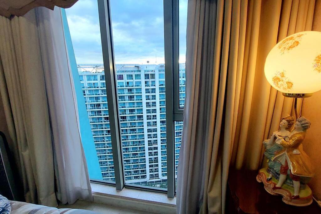 Promo 2-br Penthouse With Pool And View In Azure Apartment Manila