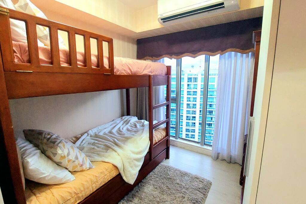 Promo 2-br Penthouse With Pool And View In Azure Manila