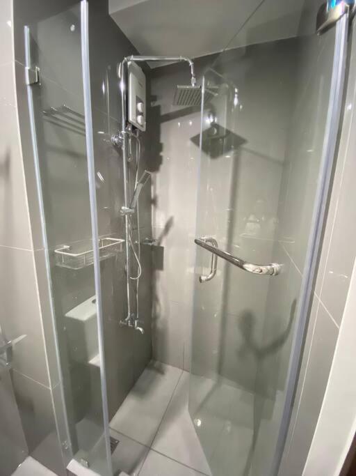 Apartment Air Residences Makati Netflix 200 Mbps Digital Door Lock *