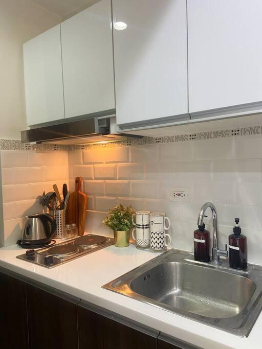 Apartment Air Residences Makati Netflix 200 Mbps Digital Door Lock Manila