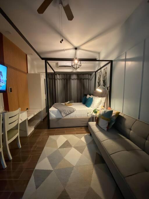 Apartment Air Residences Makati Netflix 200 Mbps Digital Door Lock