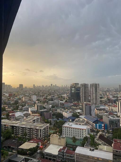 Apartment Air Residences Makati Netflix 200 Mbps Digital Door Lock