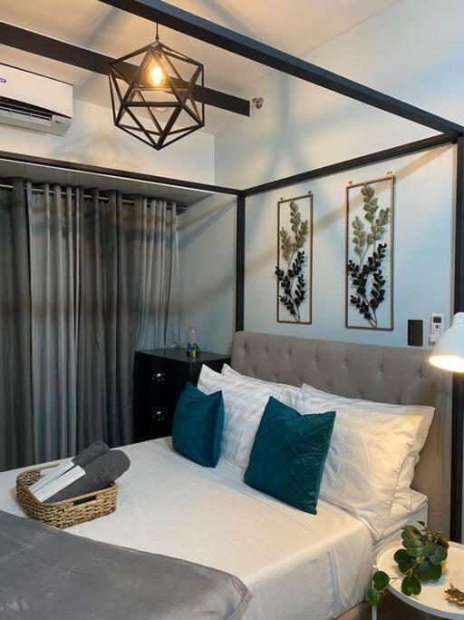 Apartment Air Residences Makati Netflix 200 Mbps Digital Door Lock *