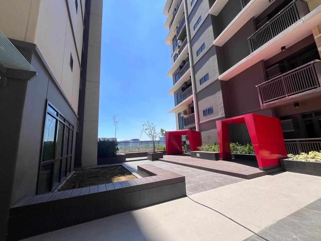 Okada Complex 1br With Balcony View, Sofa, Queen Bed And Wifi 8j Apartment Manila