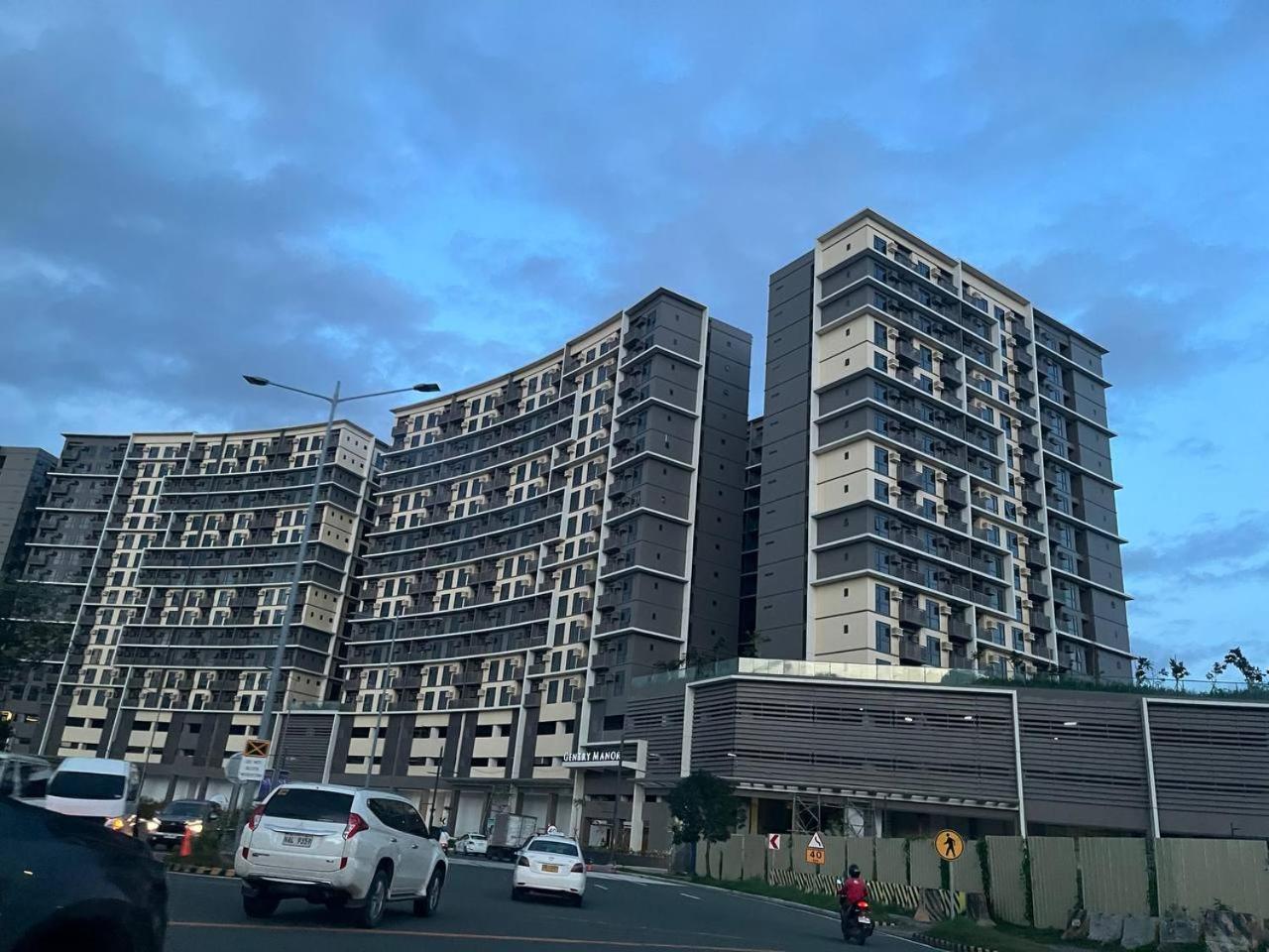 Okada Complex 1br With Balcony View, Sofa, Queen Bed And Wifi 8j * Manila