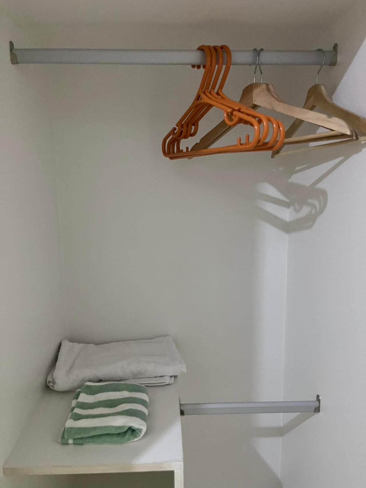 Okada Complex 1br With Balcony View, Sofa, Queen Bed And Wifi 8j Apartment Manila