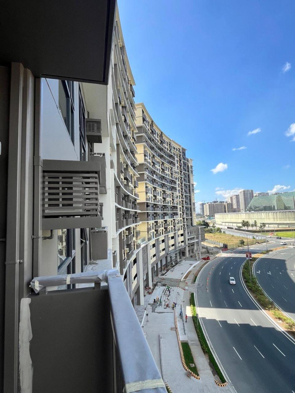 Okada Complex 1br With Balcony View, Sofa, Queen Bed And Wifi 8j Manila