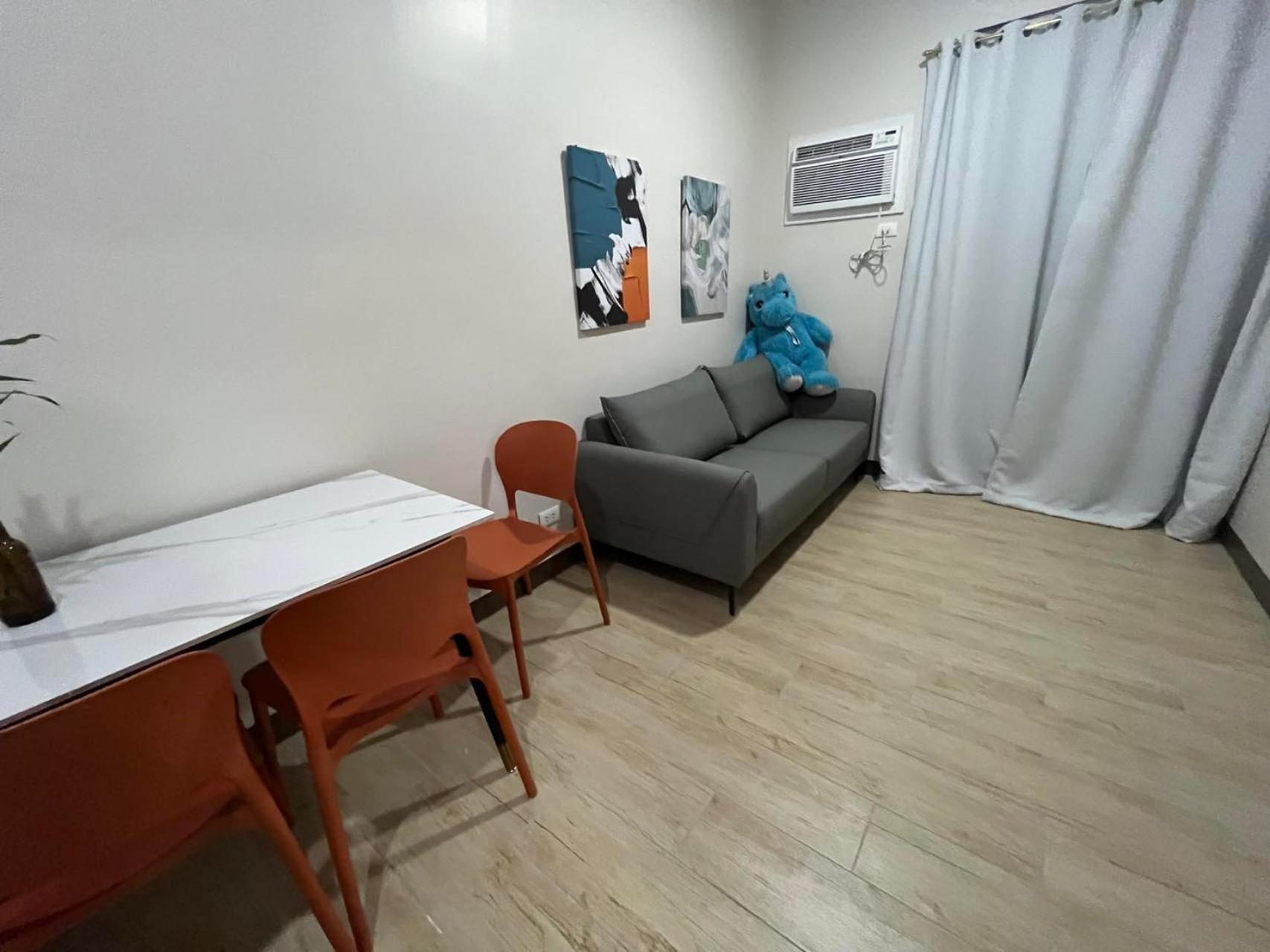 Okada Complex 1br With Balcony View, Sofa, Queen Bed And Wifi 8j Apartment