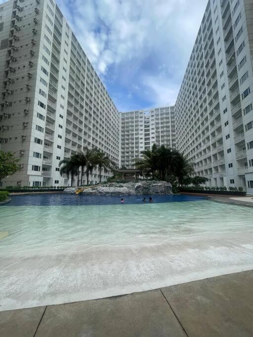 Shore 1 Residences - Walking Distance To Pool Apartment *