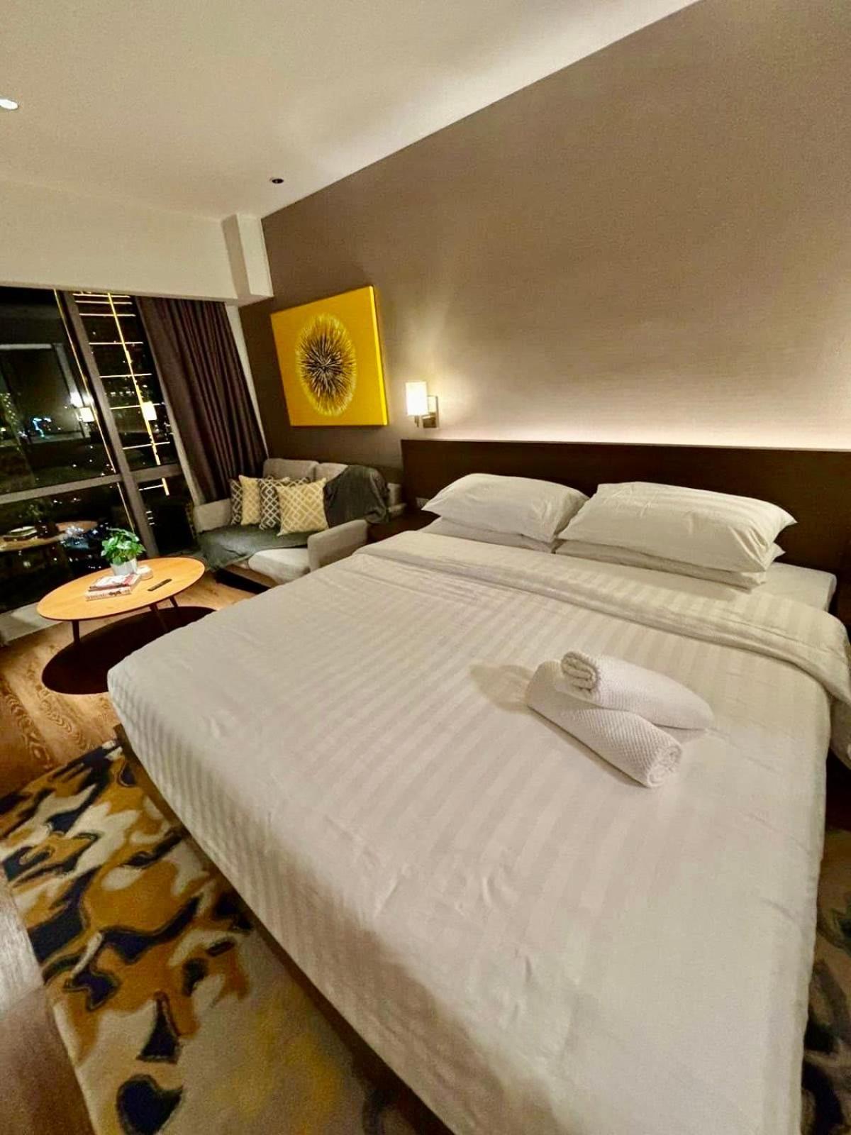 Novotel Manila Aqua Residences Near Makati By Hamodi'Scrib Manila