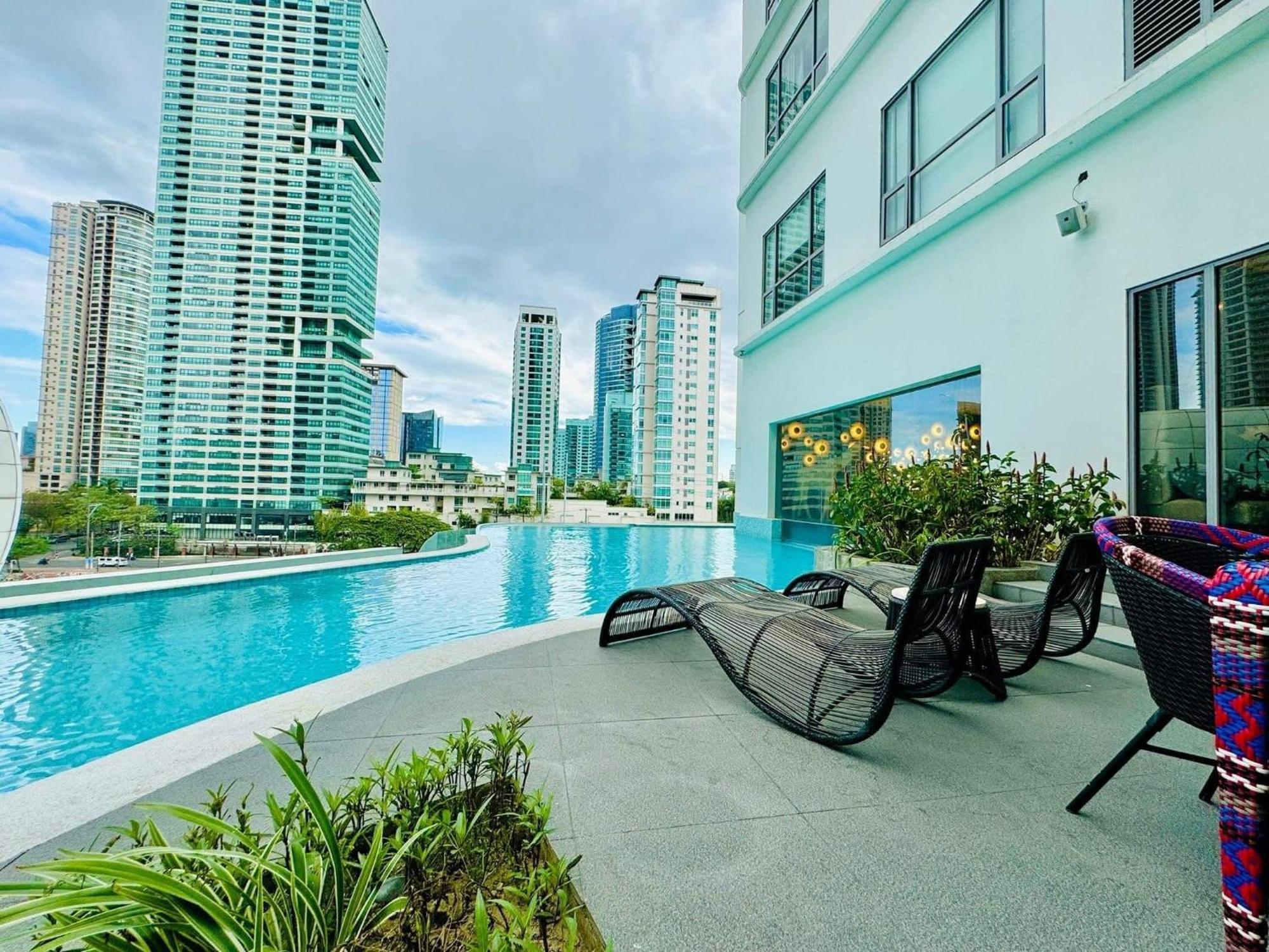 Novotel Manila Aqua Residences Near Makati By Hamodi'Scrib Manila