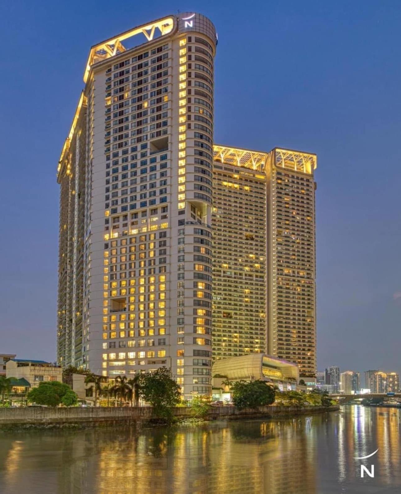 Novotel Manila Aqua Residences Near Makati By Hamodi'Scrib * Manila