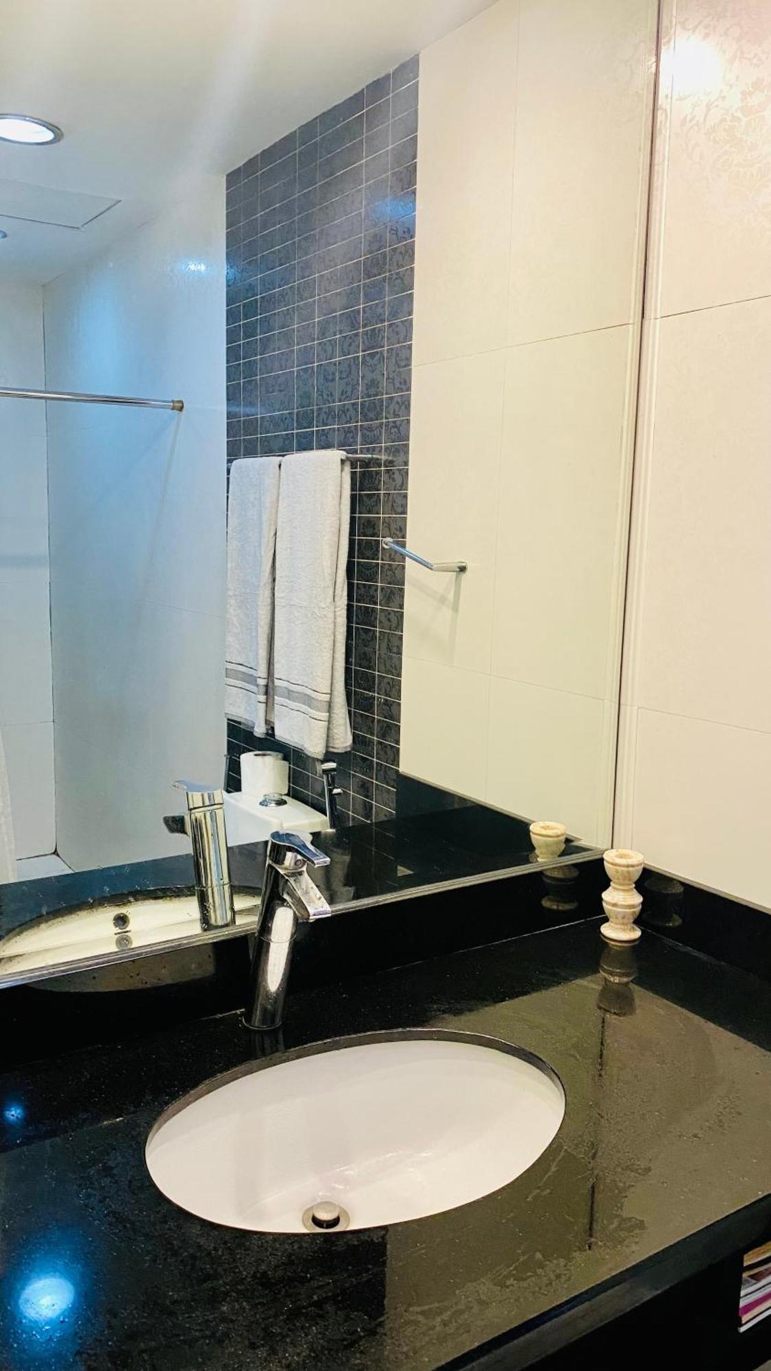Beautiful And Spacious 2 Real Bedrooms 2 Bathrooms In Bgc Global Apartment *