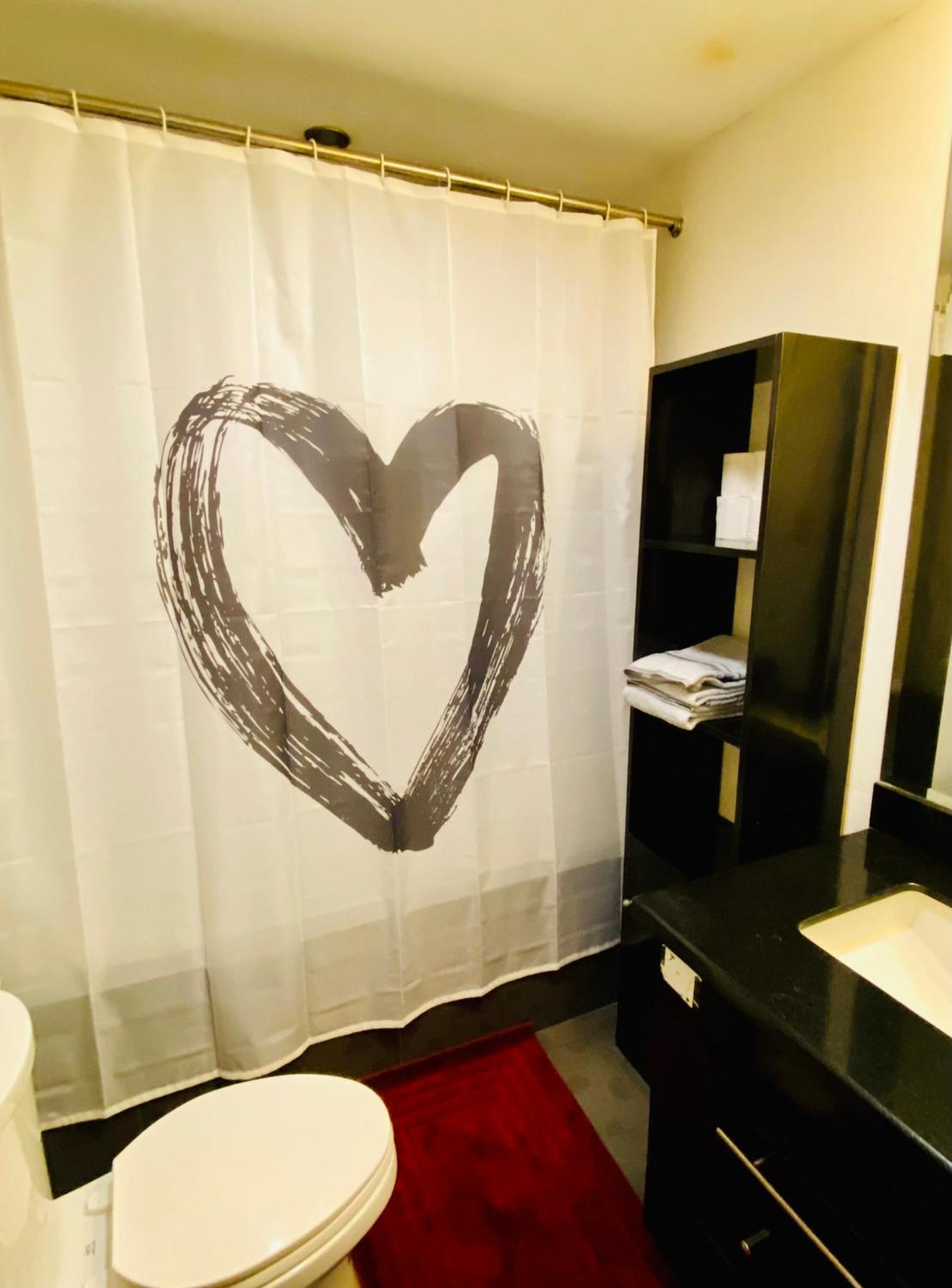 Beautiful And Spacious 2 Real Bedrooms 2 Bathrooms In Bgc Global Apartment