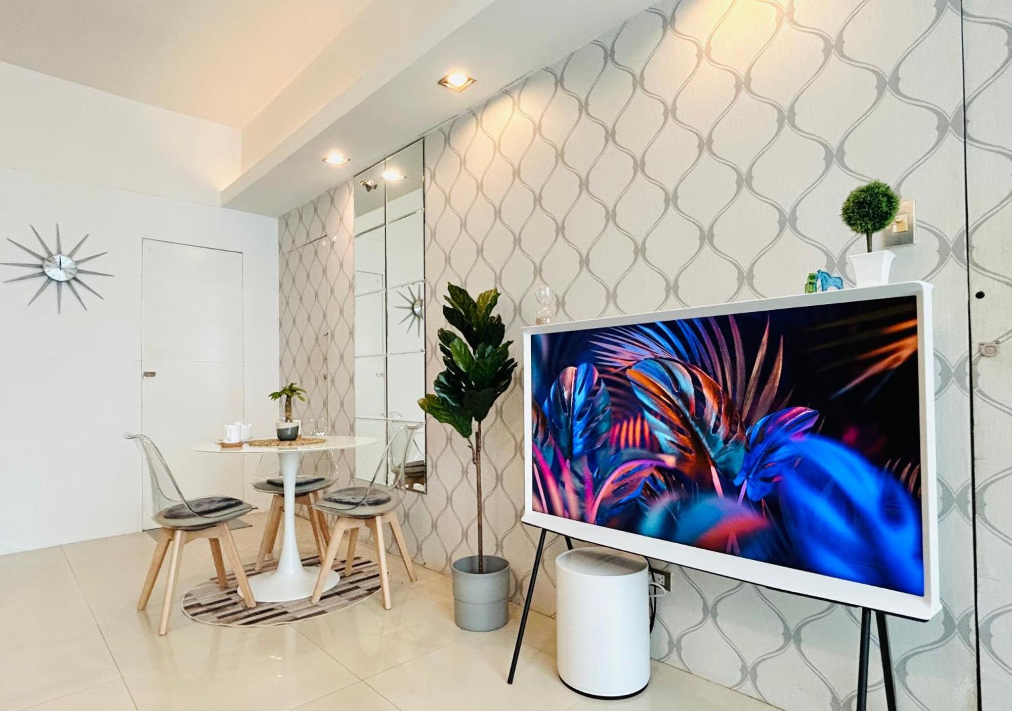 Beautiful And Spacious 2 Real Bedrooms 2 Bathrooms In Bgc Global Manila