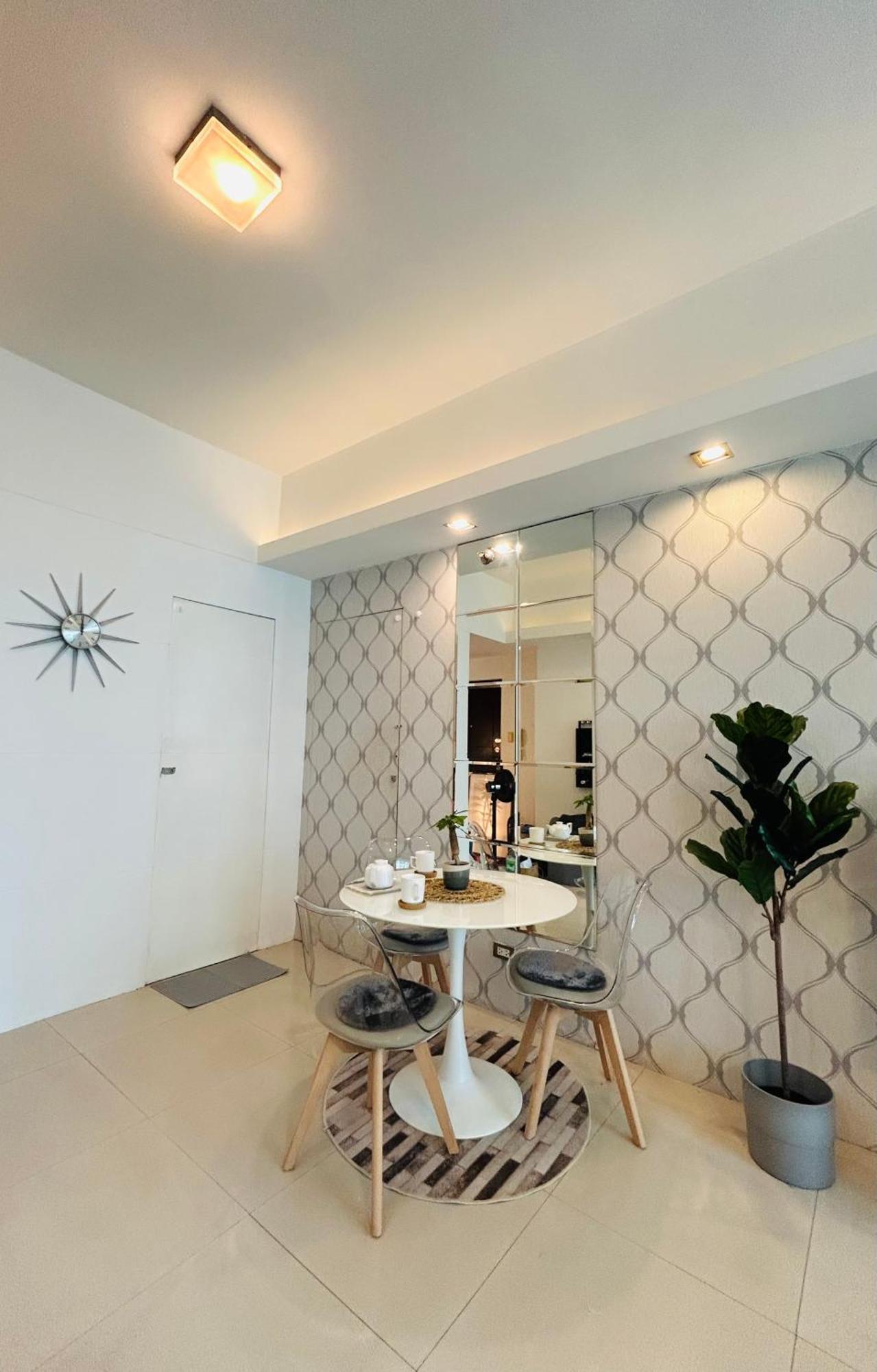Beautiful And Spacious 2 Real Bedrooms 2 Bathrooms In Bgc Global Manila