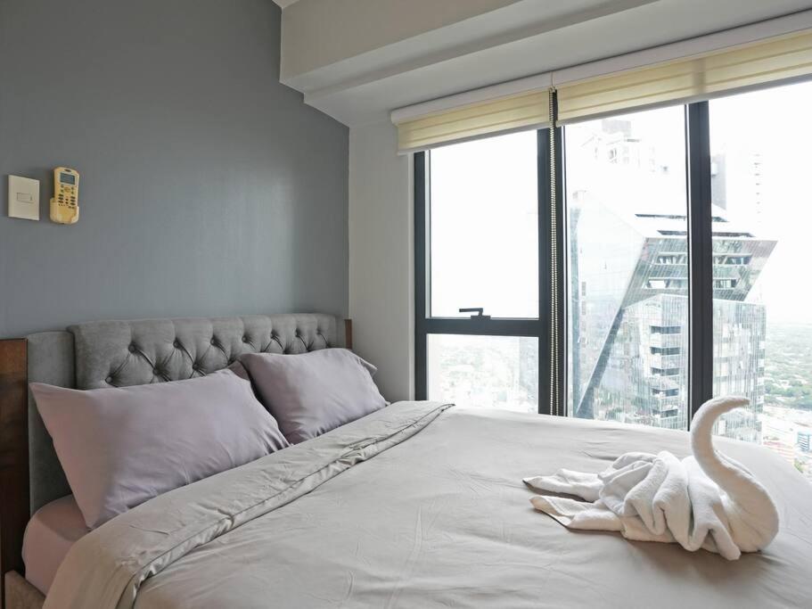 High Floor 2br In Knightsbridge Residences Makati Apartment