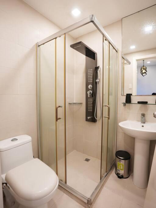 Apartment High Floor 2br In Knightsbridge Residences Makati *