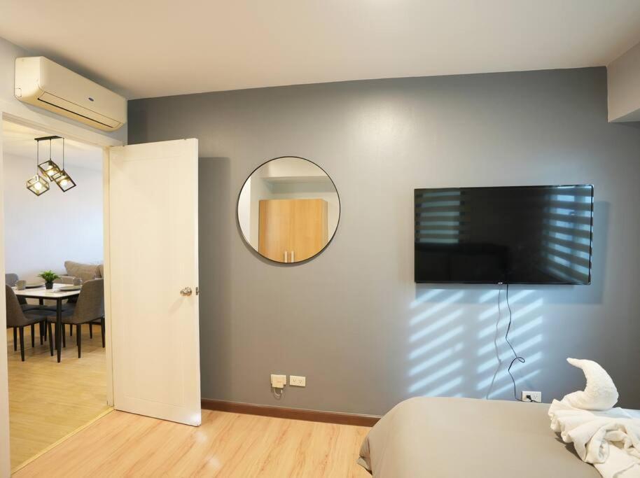High Floor 2br In Knightsbridge Residences Makati Apartment *