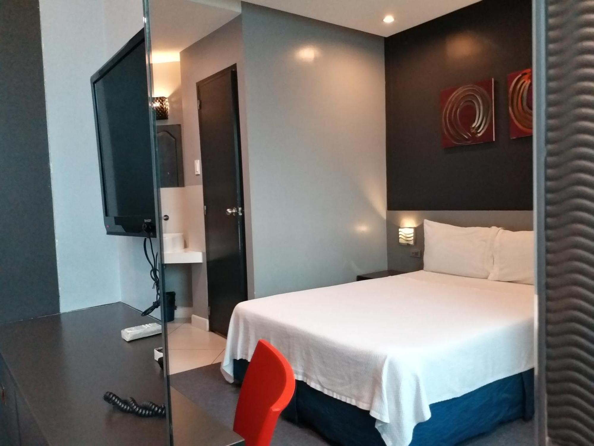 Leez Malate Hotel 2*
