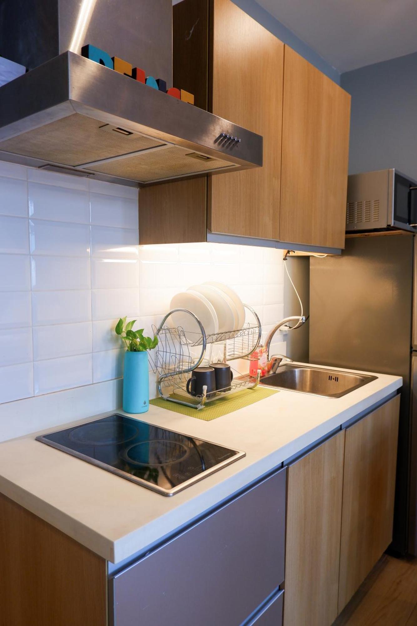 Apartment In Makati With Fast Wifi, Free Pool, Netflix And Own Balcony *