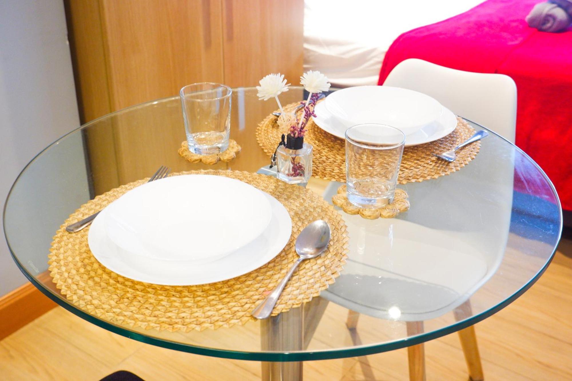 Apartment In Makati With Fast Wifi, Free Pool, Netflix And Own Balcony Manila