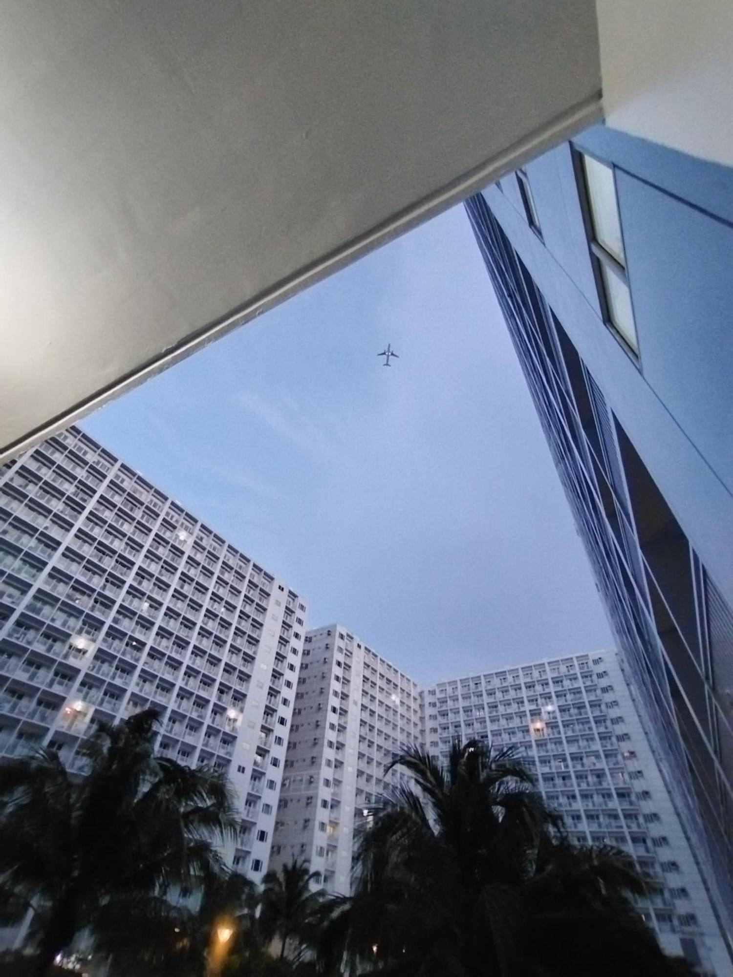 1 Bedroom Pool View With Balcony In Shore Near Moa * Manila