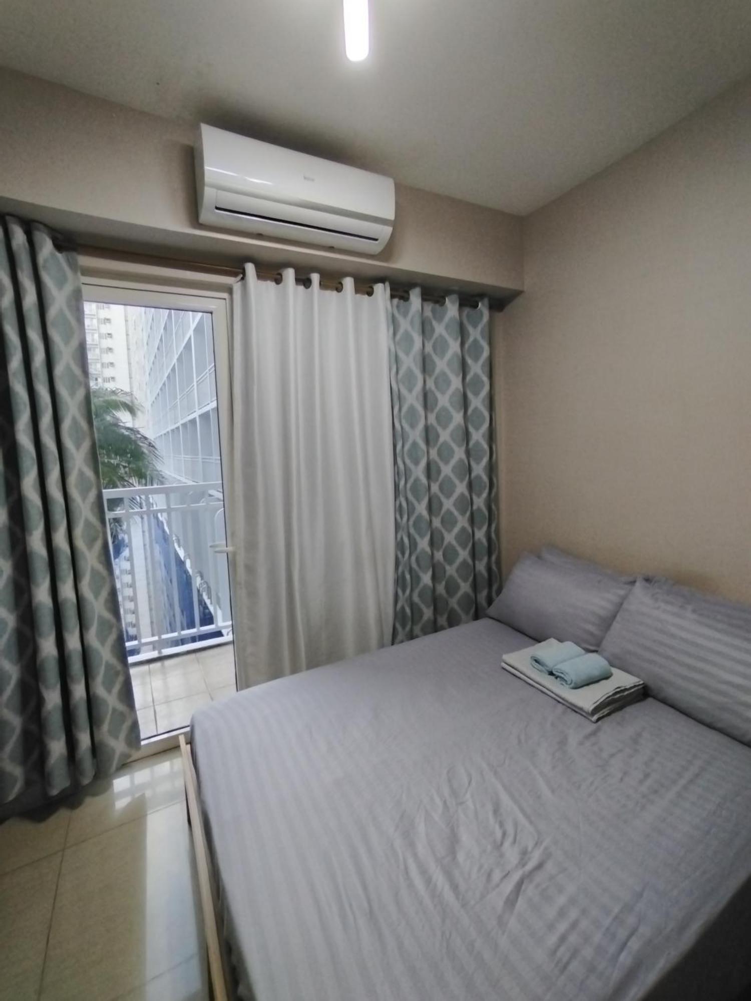 1 Bedroom Pool View With Balcony In Shore Near Moa Manila