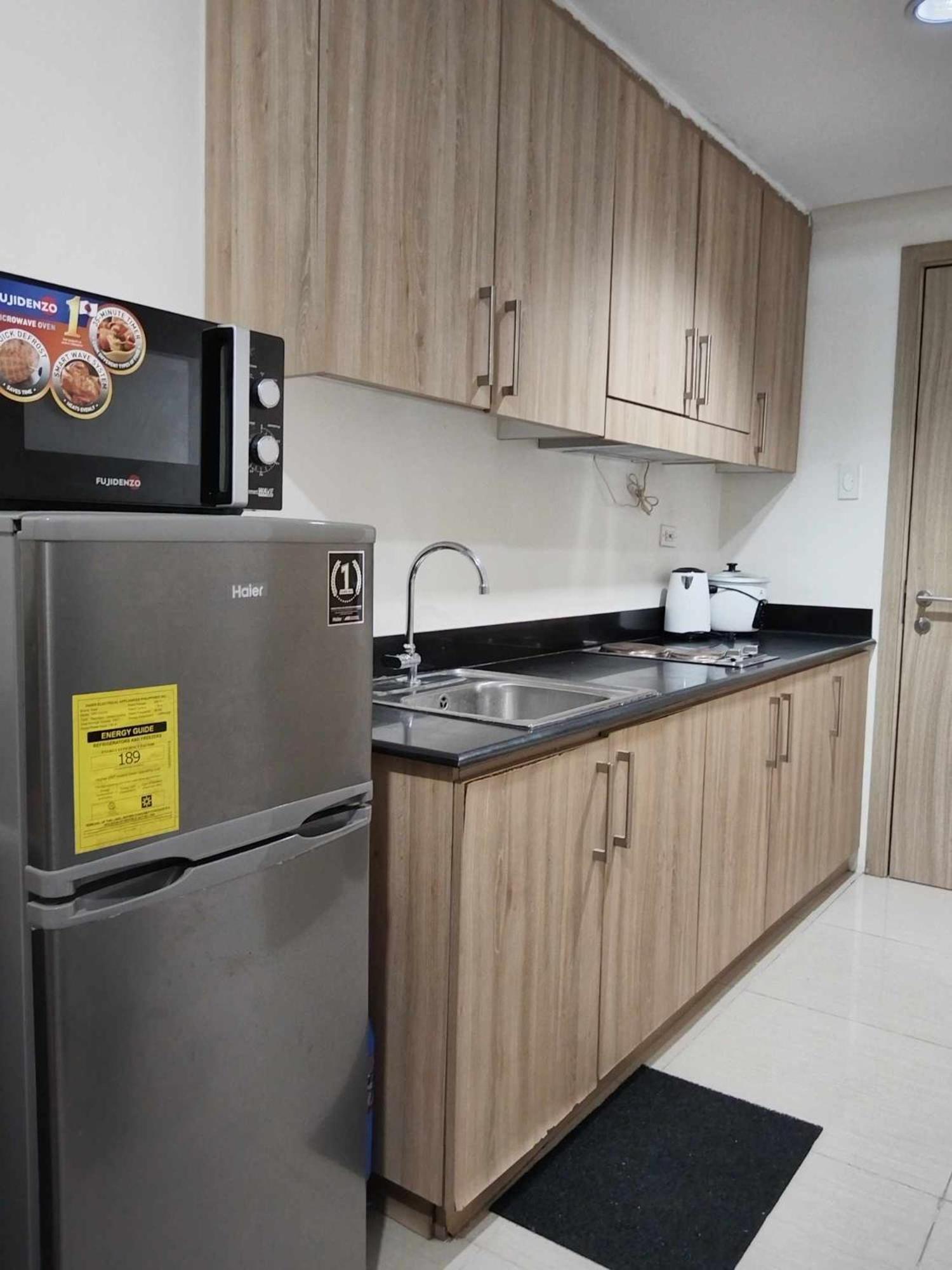 Apartment 1 Bedroom Pool View With Balcony In Shore Near Moa Manila