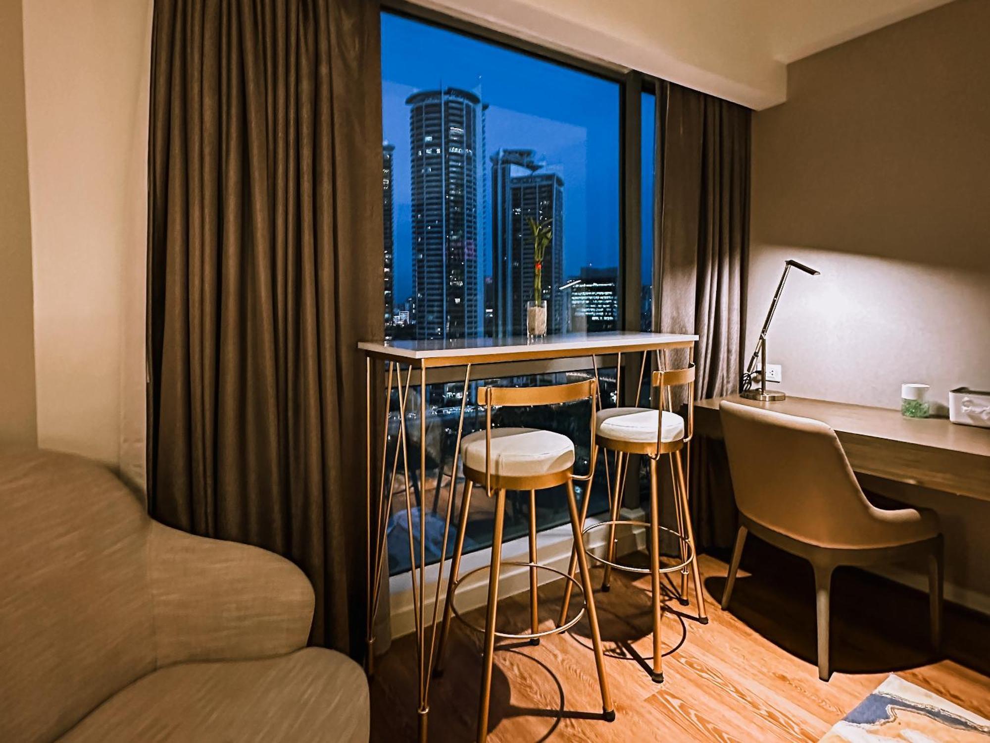 Rockwell View Twin With Free Wifi Pool & Gym Apartment *