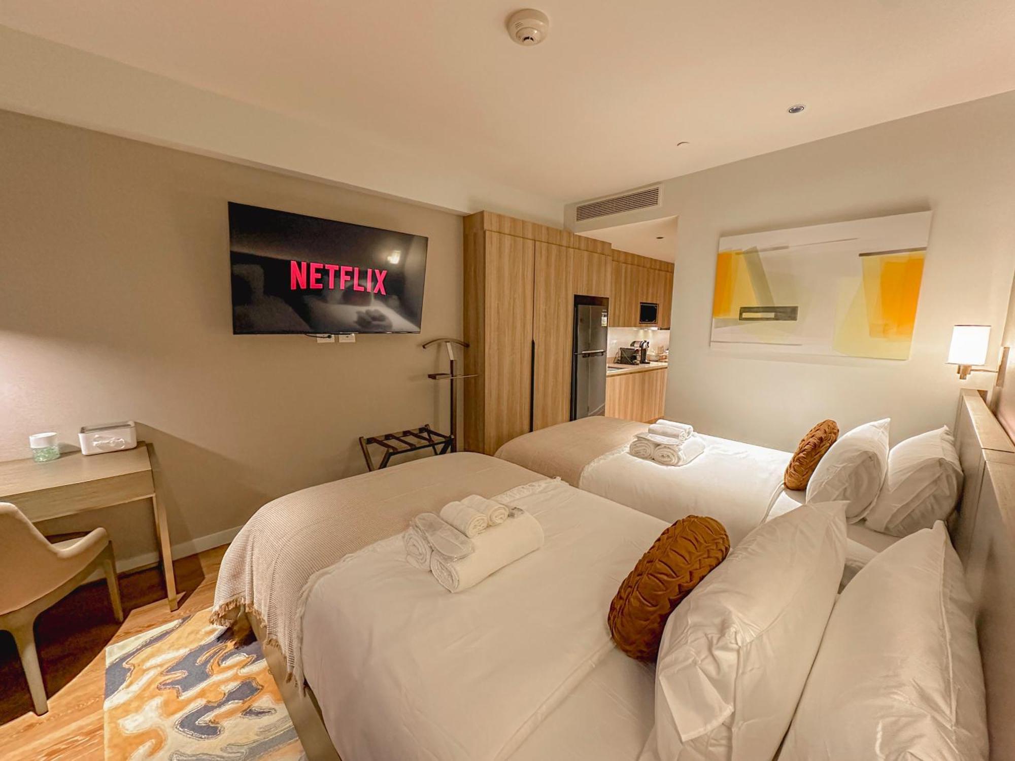 Rockwell View Twin With Free Wifi Pool & Gym * Manila