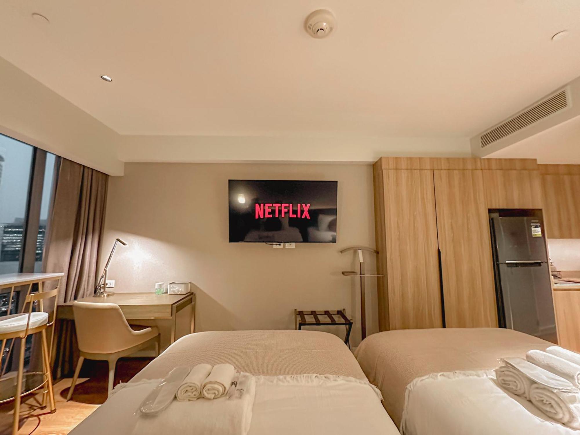 Rockwell View Twin With Free Wifi Pool & Gym Apartment Manila