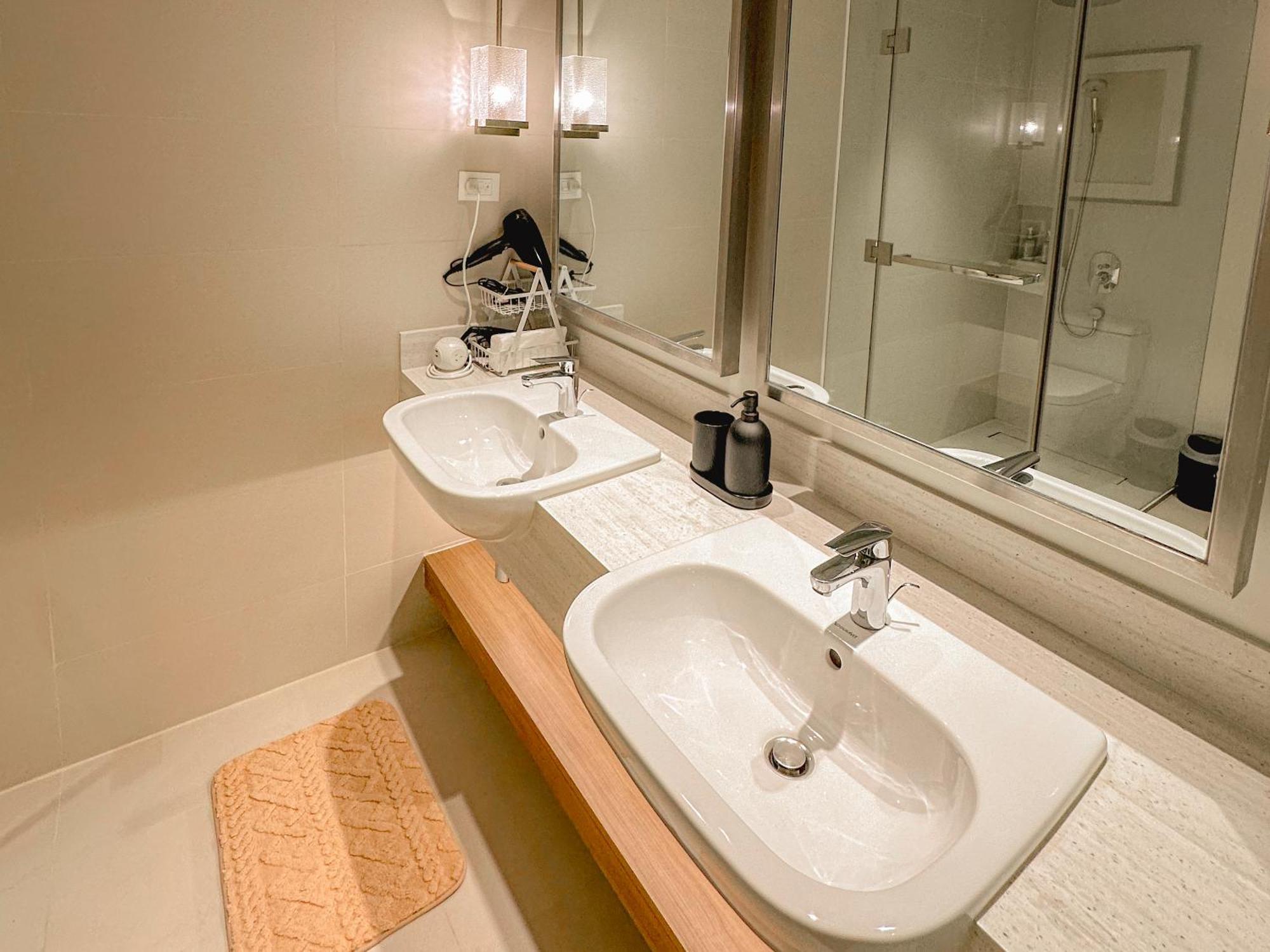 Rockwell View Twin With Free Wifi Pool & Gym Apartment