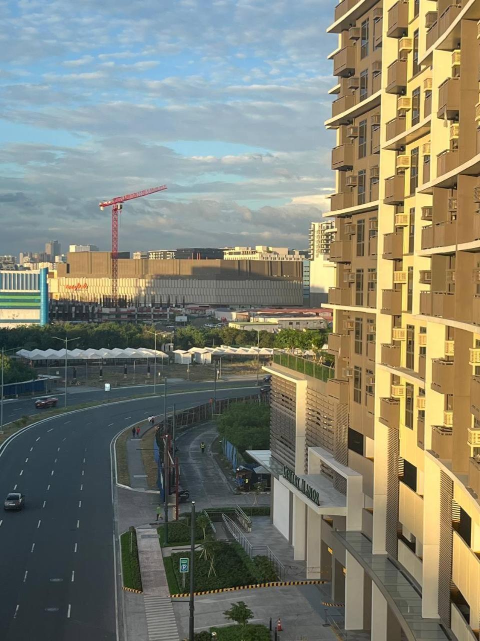 Okada Complex 1br With Balcony View, Sofa, Queen Bed And Wifi 8j Apartment