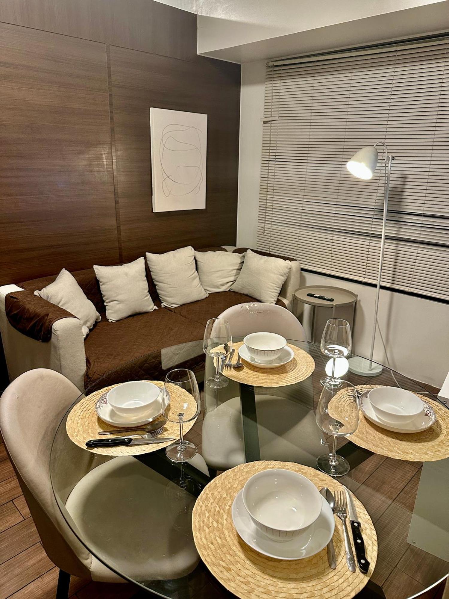 Minimalist 2br In Air Residences - Cozy For Family Apartment Manila