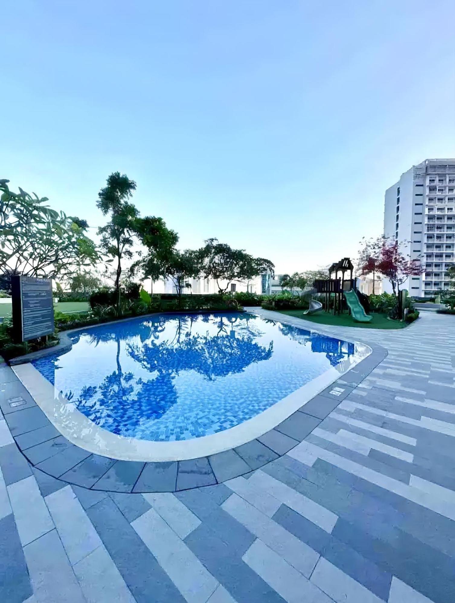 Apartment Minimalist 2br In Air Residences - Cozy For Family