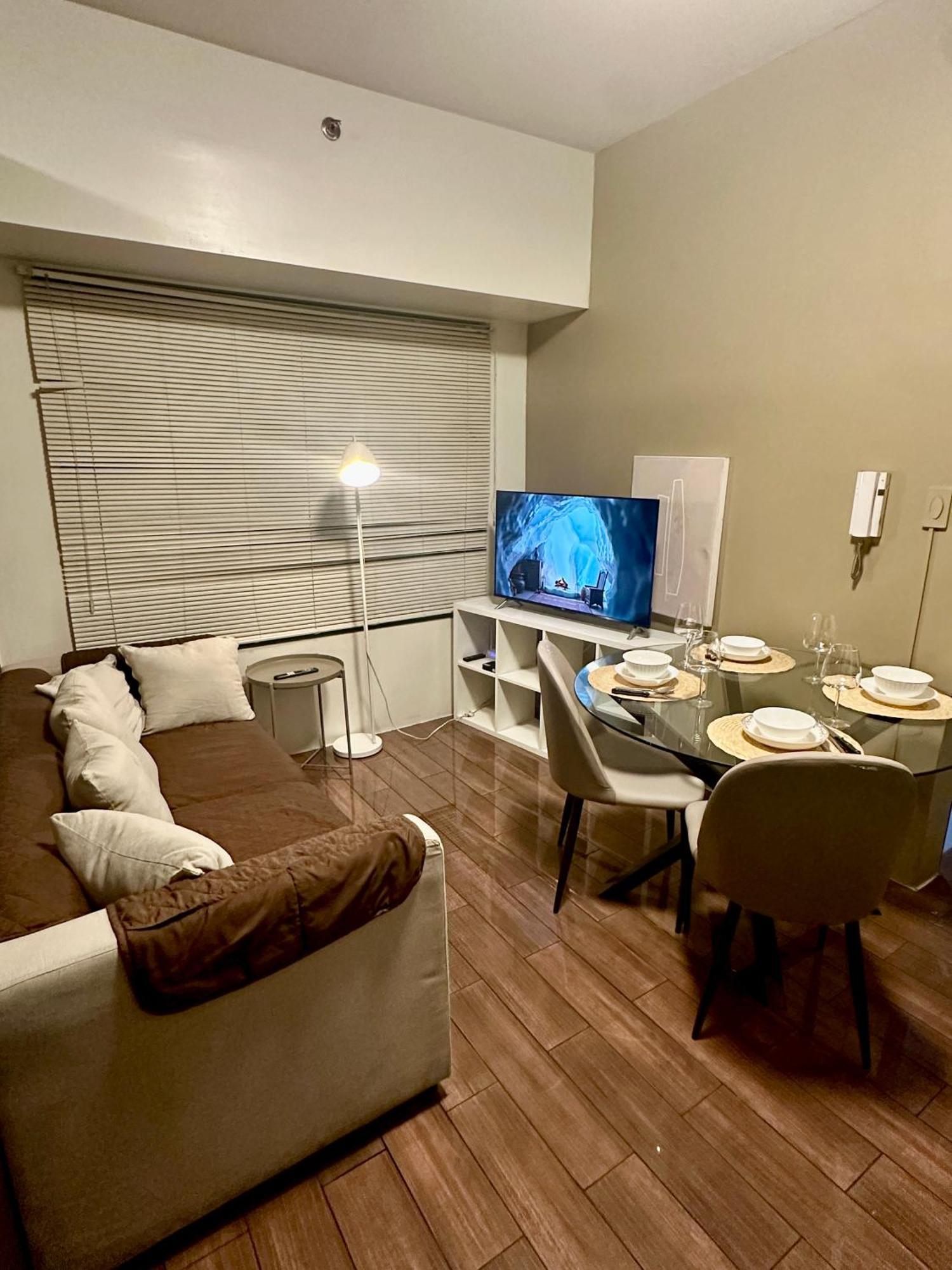 Minimalist 2br In Air Residences - Cozy For Family Apartment Manila