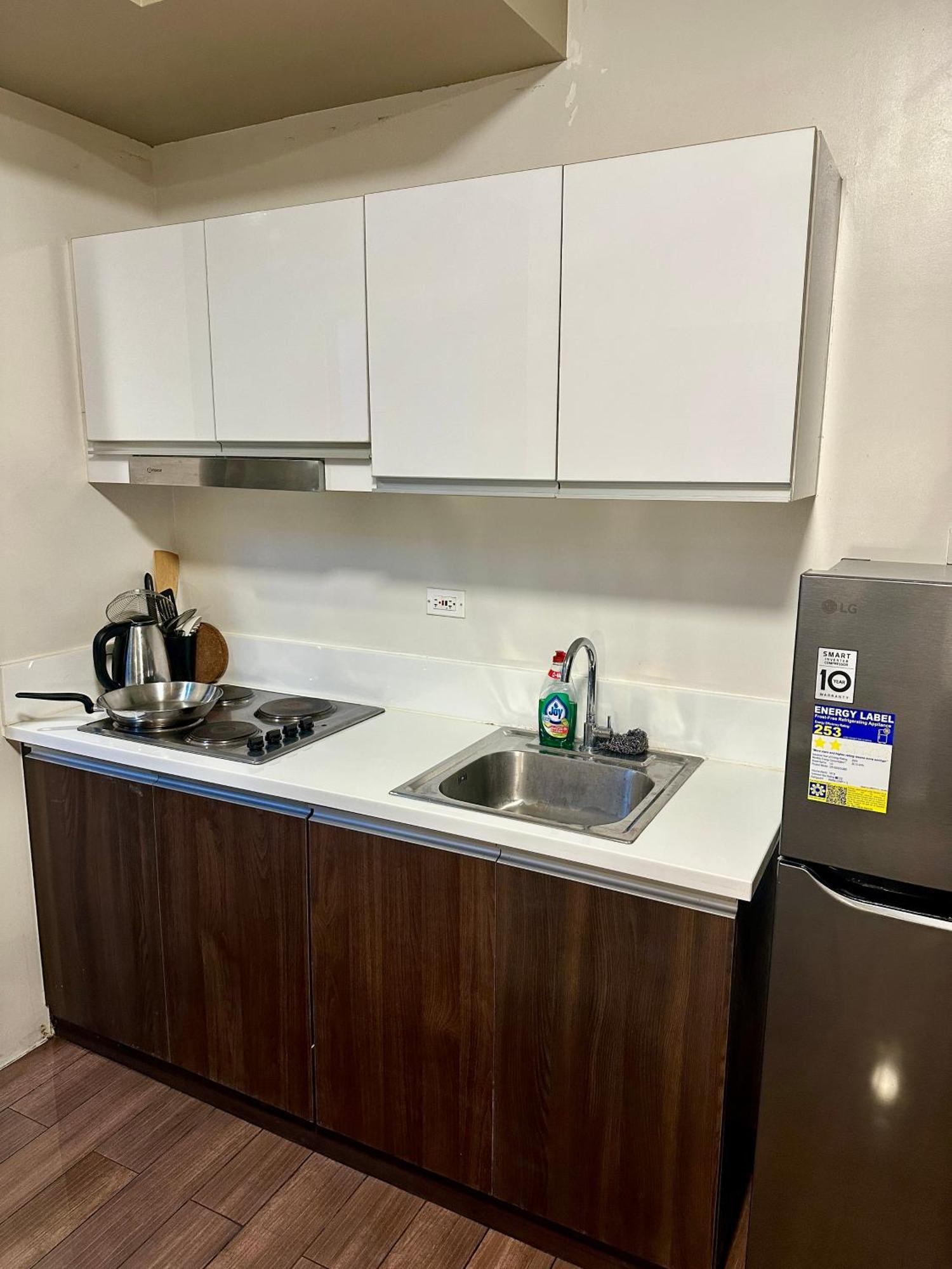 Apartment Minimalist 2br In Air Residences - Cozy For Family