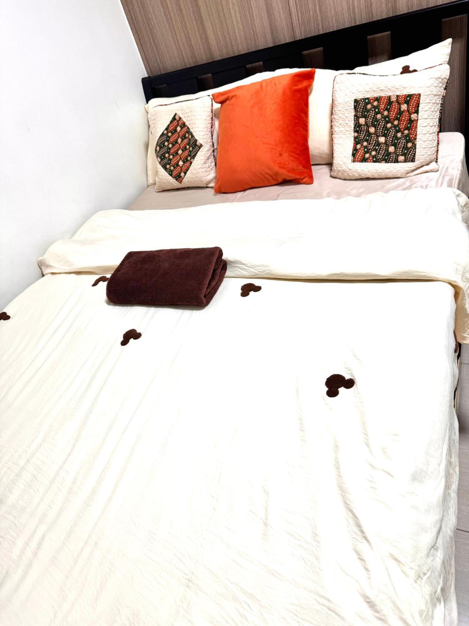 La Chicka Staycation -1292 Apartment Manila