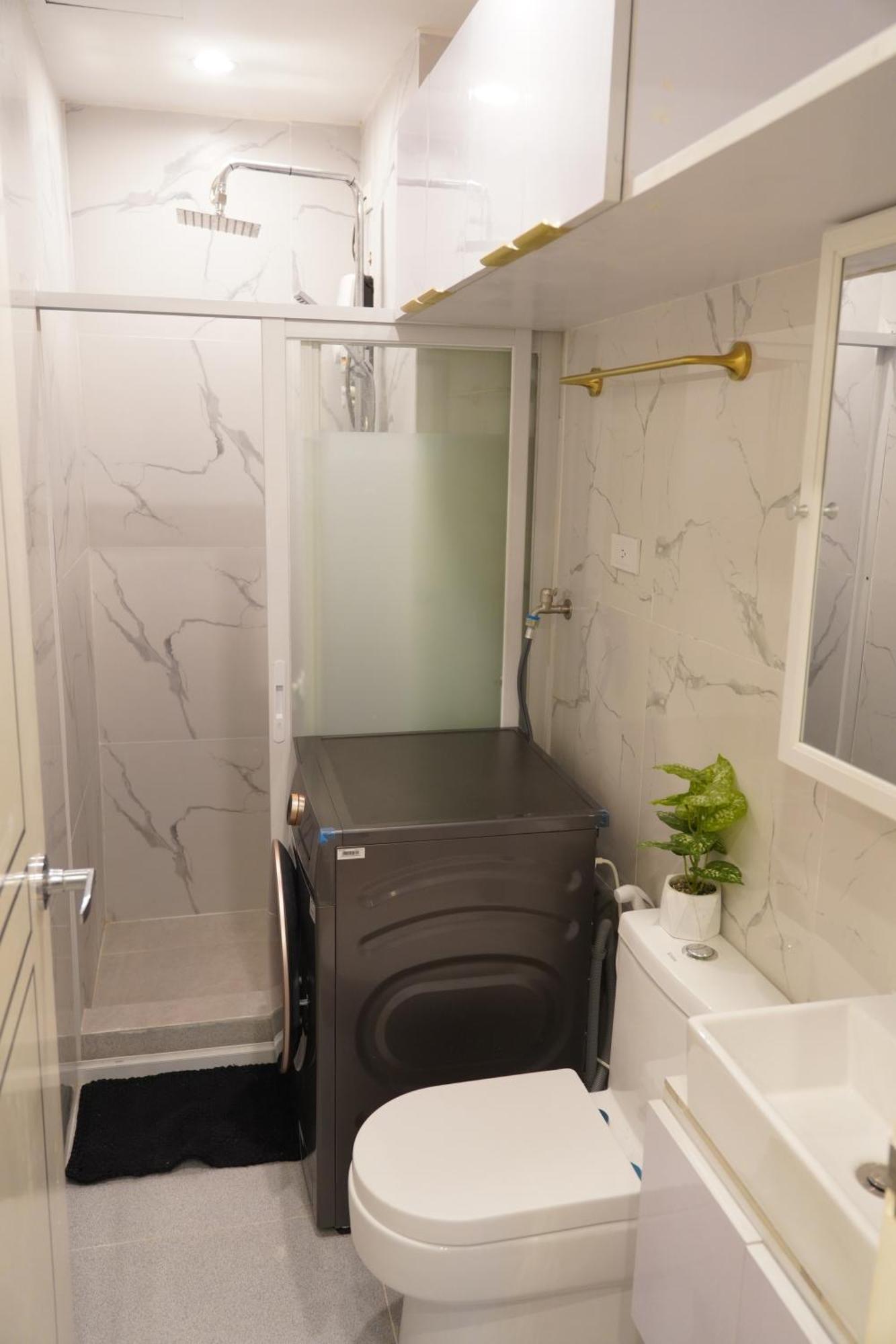 Near Naia Terminal 1, 2, 3 Cozy At Field Apartment Manila